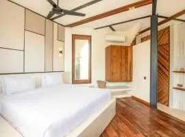 Luxurious 1-br Loft Art Deco Flair Shared Pool