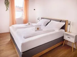 Design Apartment mit Kingsize-Betten & Balkon