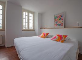 Logis Hôtel le Commerce, hotel v destinaci Navarrenx