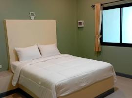 Fairy Resort - แฟรี่รีสอร์ท, acomoda&ccedil;&atilde;o com cozinha em Ban Tha Thon