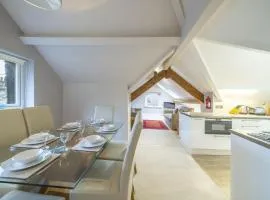 The Viewpoint - Stylish apartment in an elevated position in the centre of Ambleside