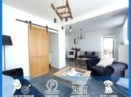 La clairiere Maison spacieuse rénovée joliment décorée tout confort 12 p 2 sdb 2 wc grand jardin clos, belle terrasse aménagée, parking privatif, ping pong baby foot proche Omaha Beach et Bayeux