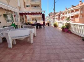 2 bedroom flat 100m from the beach with huge terrace, hotel di Moncófar