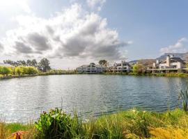 Luxury Lodge 4F Pearl Valley Golf Estate, hotel Simondium városában 