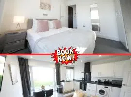 Hatton apartments HEATHROW AIRPORT- FREE parking-Free underground to and from Heathrow Airport Hatton Cross SEE picture-SEE LONDON fast Hatton cross to central London 30min