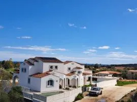 Villa con piscina vista mare
