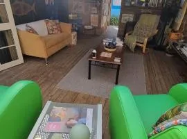 Raglan West Retro Beach Vibe Accommodation