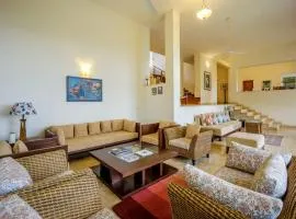 Stunning Hilltop 3BR Villa w Pool and River View