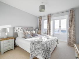 Luxury 3-Bed house, Beach 300m, Sleeps 6, Parking, hotel in Newquay