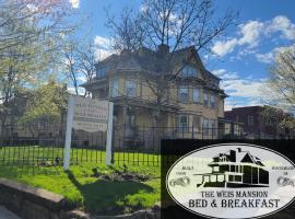 The Weis Mansion Bed and Breakfast, holiday rental in Waterloo