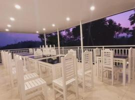 Aura Springs Resort, hotel v destinaci Anachal