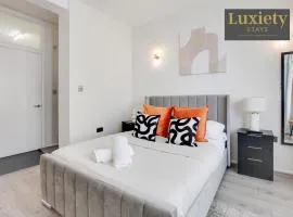 Chic & Stylish Studio City Centre Nr High St by Luxiety Stays