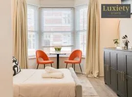 Chic & Stylish Studio City Centre Nr High St by Luxiety Stays