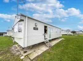 Homely 8 Berth Caravan At Dovercourt Holiday Park, Essex Ref 44201H