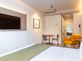 Suites Viena Plaza de España, aparthotel v destinaci Madrid