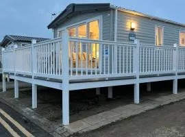 Stunning mini lodge with sea view