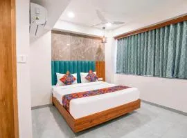 Hotel Royale Vrindavan Dham Formerly Premium Mukunddham - Family Stay in central vrindavan