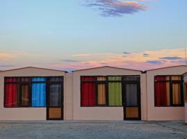 pangong rainbow cottage, pet-friendly hotel in Lukung