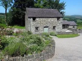 Granary Cottage with hot tub on organic farmland