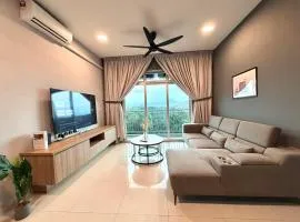 The Paloh Town Suites 4R2B with 2 carpark by IWH Suites