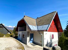 Bohinj Cozy Escape Holiday Home, casa de campo em Bohinj