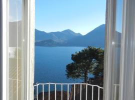 Charmantes Pfarrhaus mit Seeblick und Garten, hotel em Ghiffa