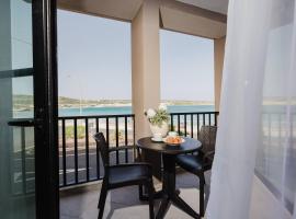 Beachfront Flat with Sea Views by Homely Malta!, Hotel in Is-Sellum