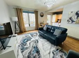 Outstanding Modern Glasgow Flat Luxury King Bed
