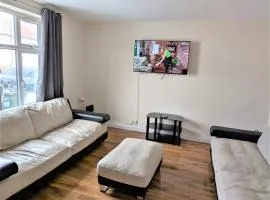 Spacious 5 bedroom House - 10min walk to Becrontree Station