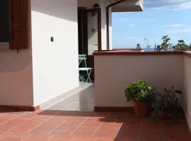 Casa delle Rose Terrazza vista mare panoramica e relax a Cala Gonnone, WiFi, AC