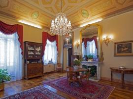 B&B Contrada dei Giardini: Cuneo'da bir ucuz otel