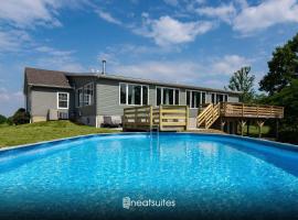 80 Acres, Pool, Game room with Ping Pong & Billiards!, glamping site in Williamstown