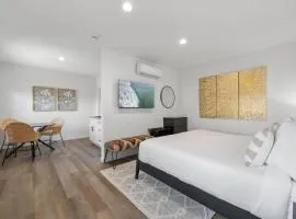 South O Bungalow 11 - Luxury King Suite + Patio