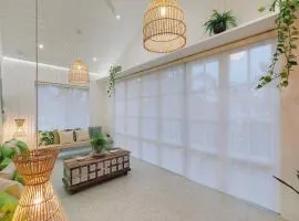 Tropical Loft Living In Colombo 6