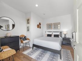 South O Bungalow 9 - Deluxe Work and Stay Queen Studio + Patio, hotel v destinaci Oceanside