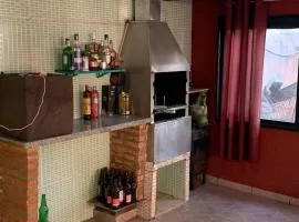 Casa grande confortável tipo chácara