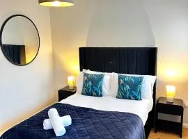 City Centre House - Pet Friendly - Free Parking - 2 Bedroom - Large Garden