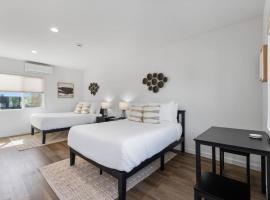 South O Bungalow 12 - Deluxe Double ADA Studio+XL Private Patio, hotel in Oceanside