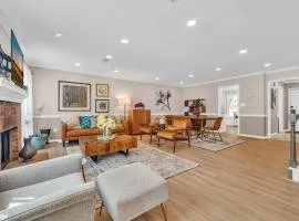 Lavish Abode! Newly Renovated and Decorated!