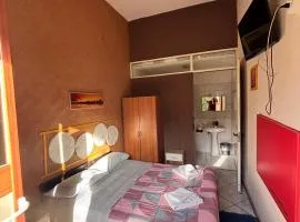 Stanza 30 euro per 2 ore Acireale