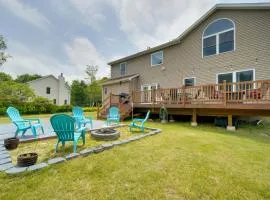 1 Mi to Lakes Family Pocono Home with Fire Pits!