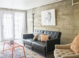 Modern lofty studio in Midtown / Charming Old SW