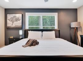 Spacious 4-bedroom Marietta Home w/ free parking, khách sạn ở Marietta