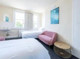 Cozy Twin Room in Camden Town