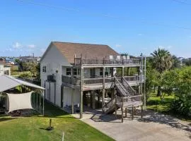 Central 2BR 2BA Easy Beach Access Sleeps 10