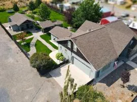Entire Wunder Mine Estate Sleeps 20 Hot Tub Outdoor Kitchen Firepit