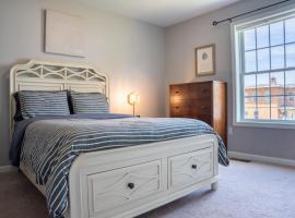 3 FRESHLY REDONE NEWLY FURNISHED A MUST SEE, hotel i Plainville