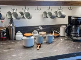 Mountain Retreat near Skiing, HotTub, PetFriendly