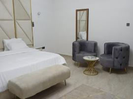 Fully Furnished and Serviced 4Bedrooms Duplex, hotel v destinaci Alapara