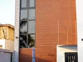 B&M residence